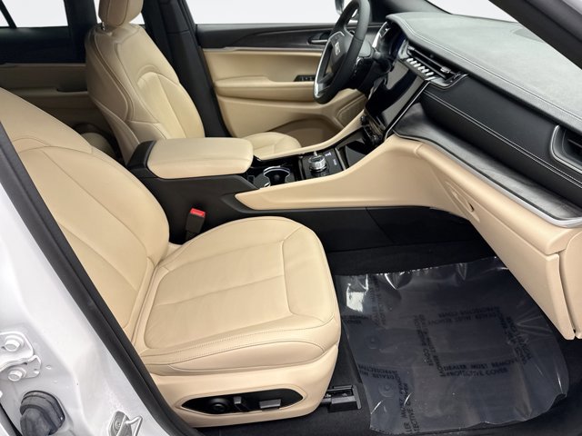 Used 2023 Jeep Grand Cherokee Limited w/ Rear Seat Video Group I image 17