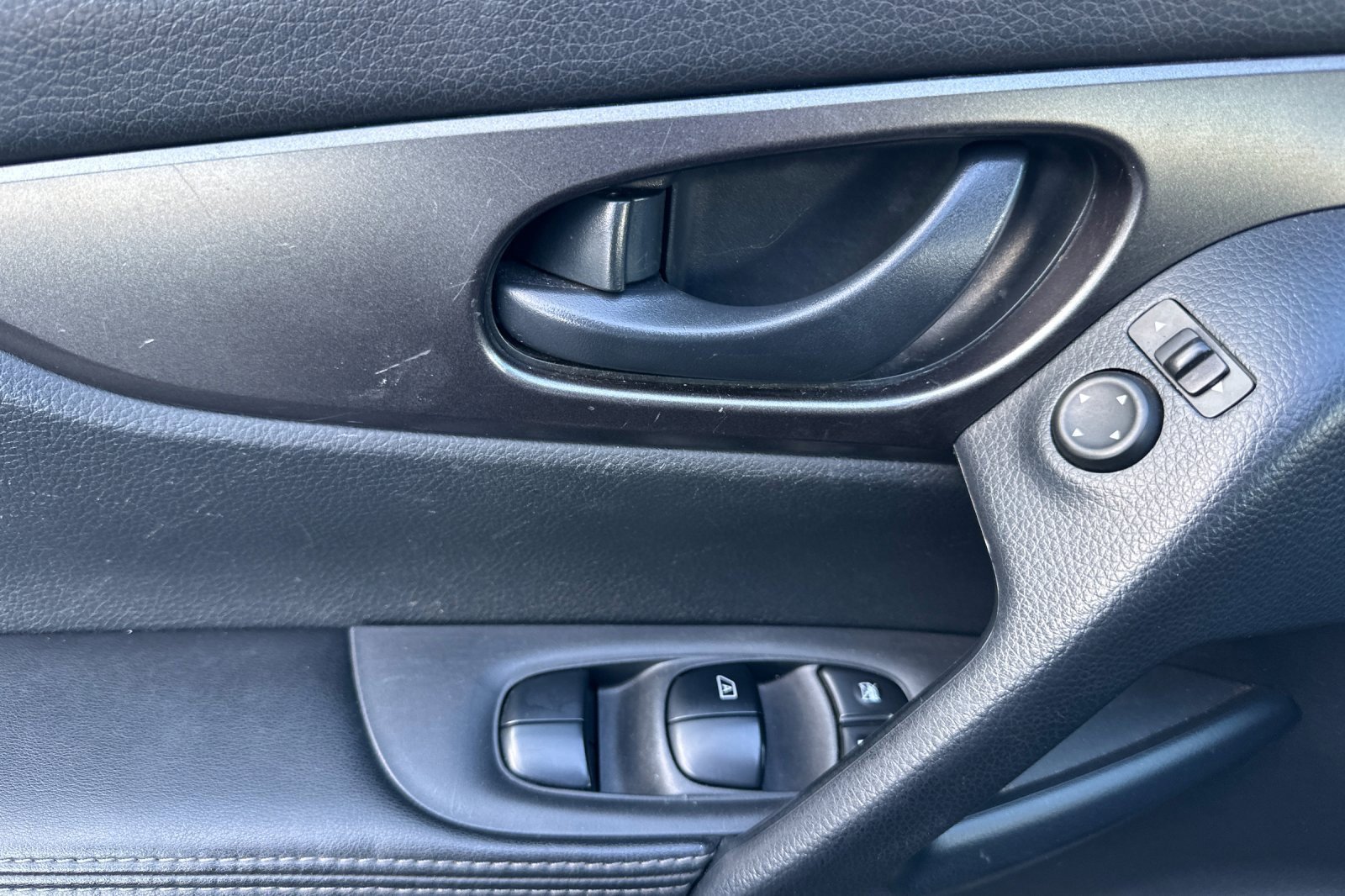 Used 2022 Nissan Rogue Sport S image 10