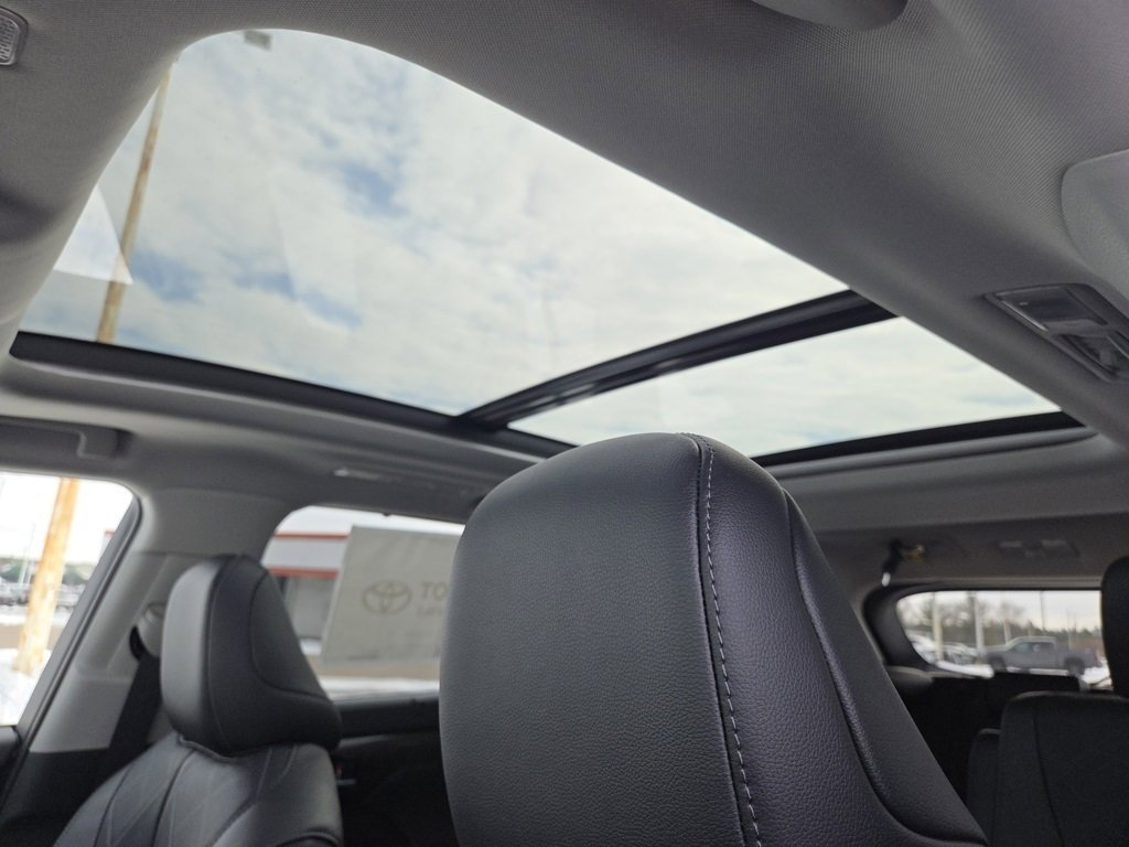 New 2026 Toyota Highlander Platinum image 6