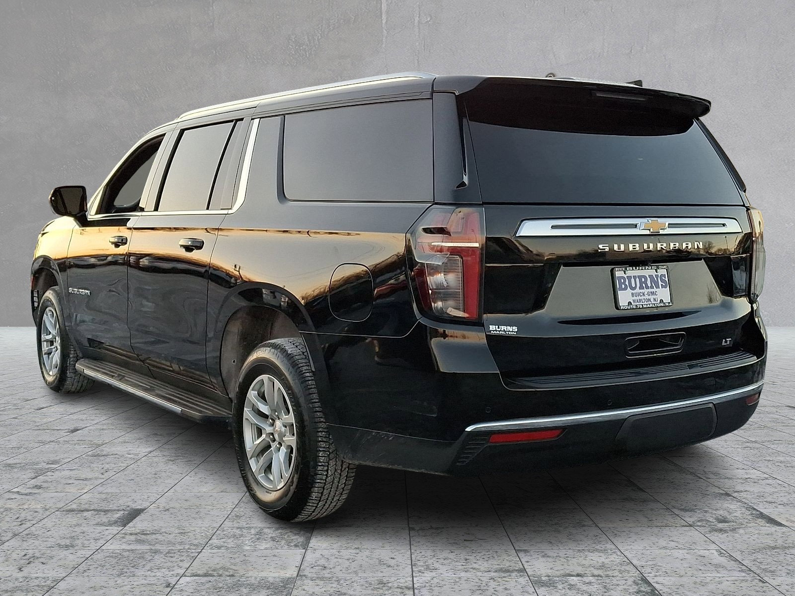 Used 2023 Chevrolet Suburban LT image 7