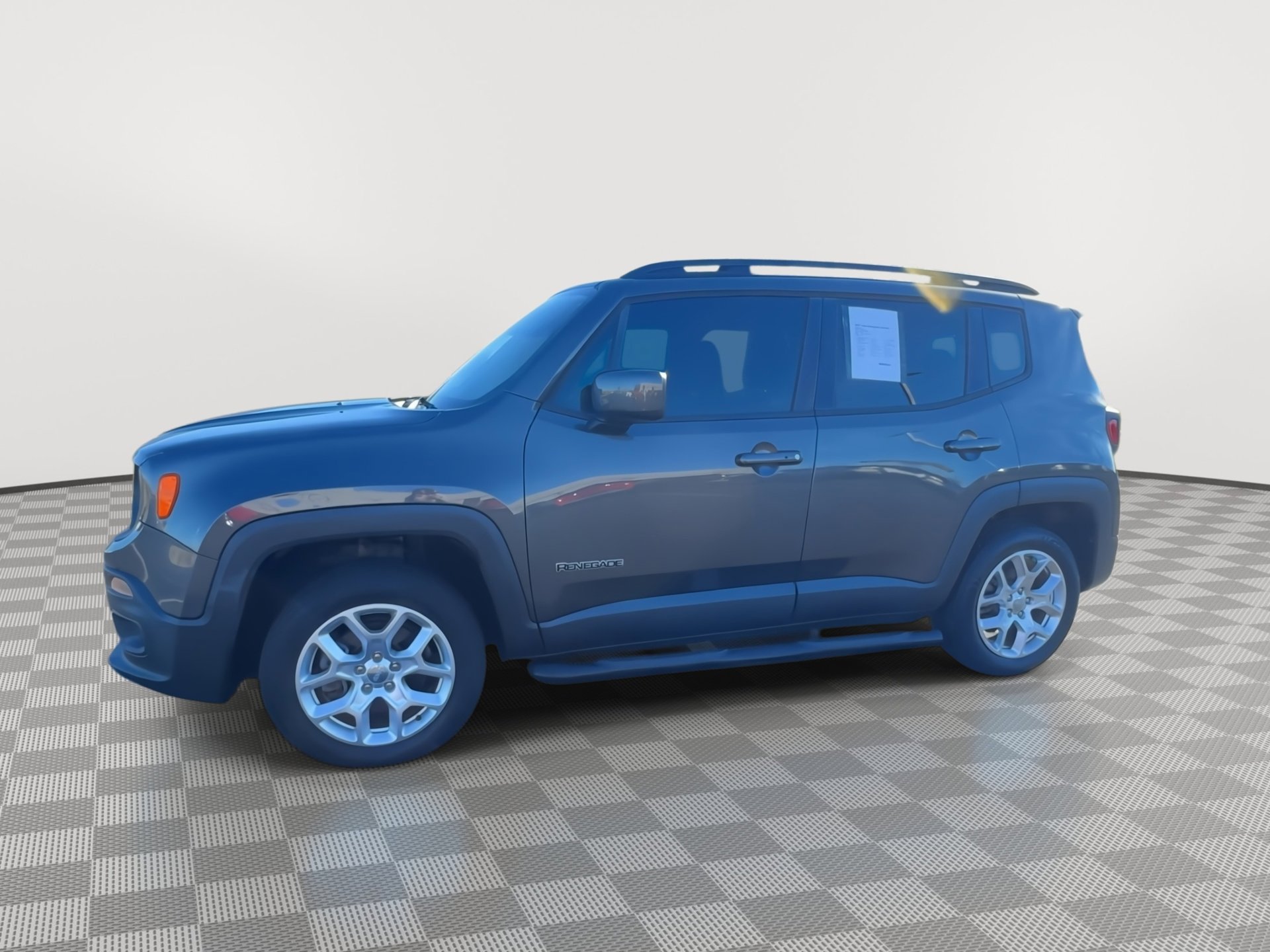 Used 2017 Jeep Renegade Latitude w/ Popular Equipment Group image 5