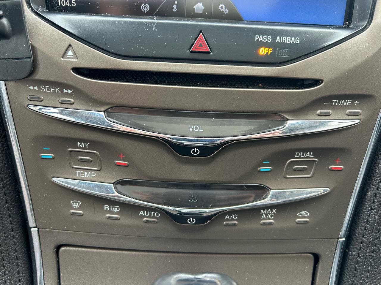 Used 2014 Lincoln MKX AWD w/ Equipment Group 101A image 27