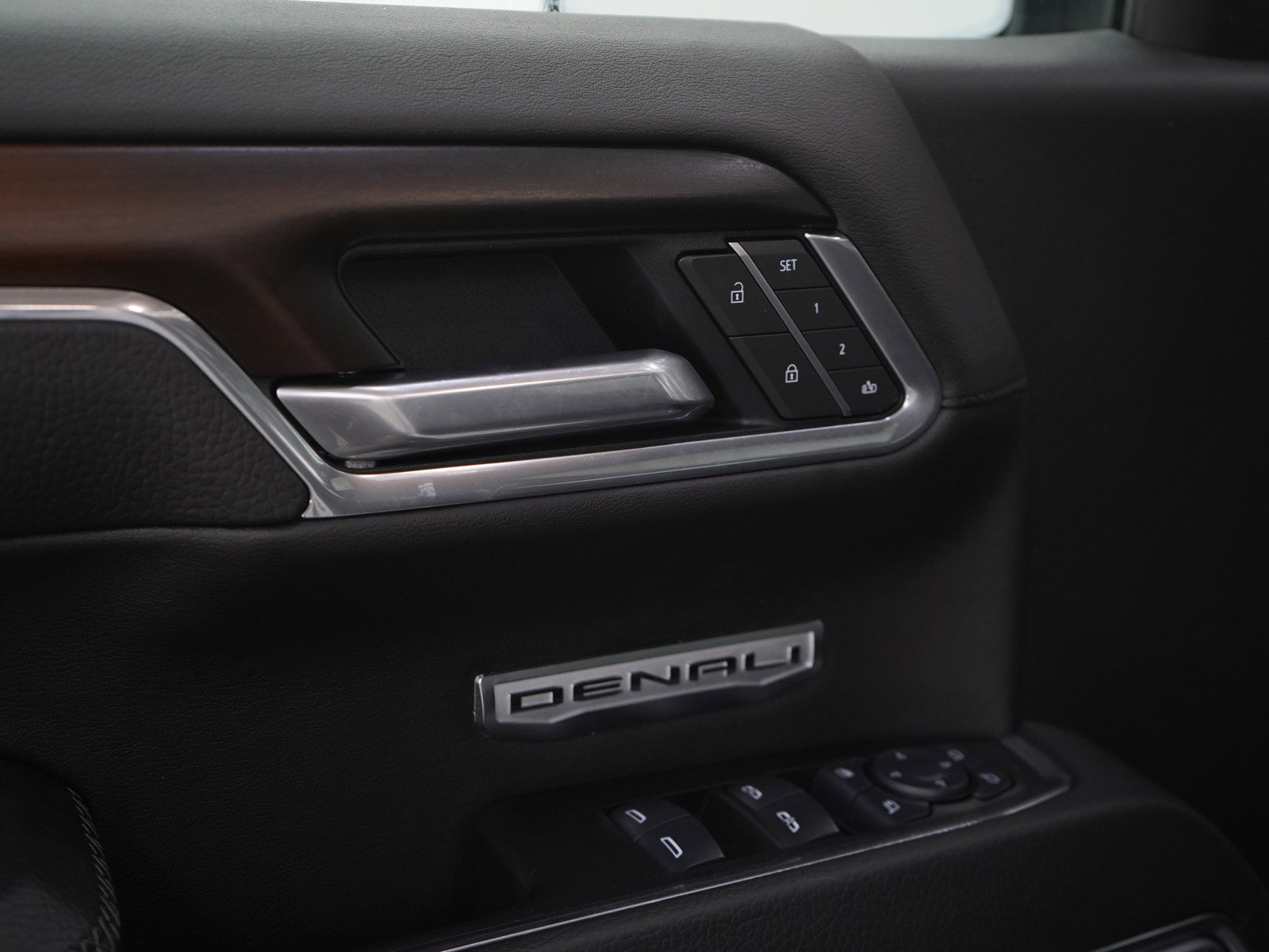 Used 2025 GMC Sierra 1500 Denali AWD/4WD image 22