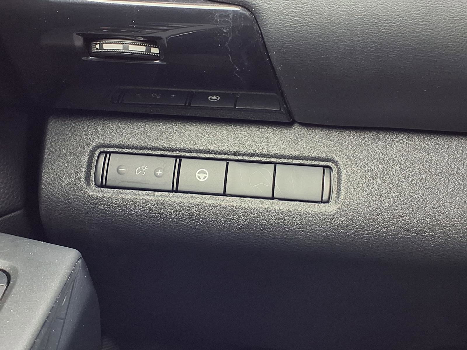 Used 2024 Nissan Pathfinder SV image 19