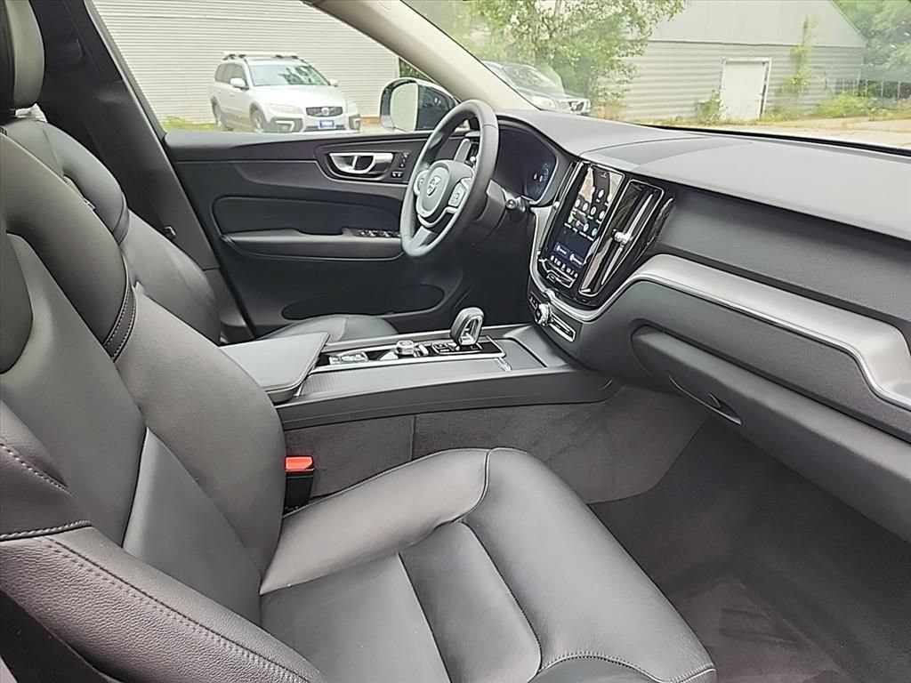 Certified 2025 Volvo XC60 T8 Core AWD/4WD image 28