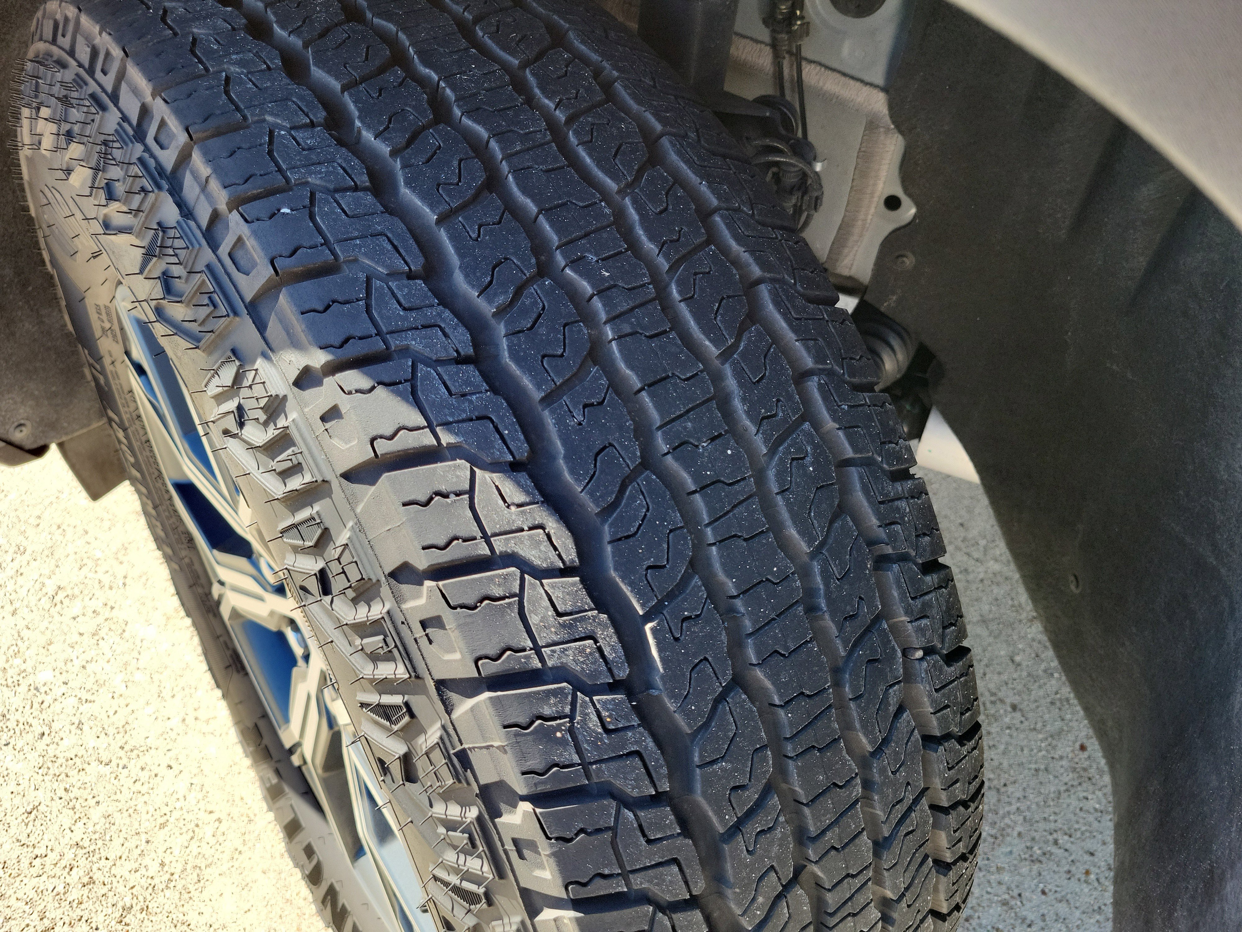 Certified 2025 GMC Acadia AT4 image 26