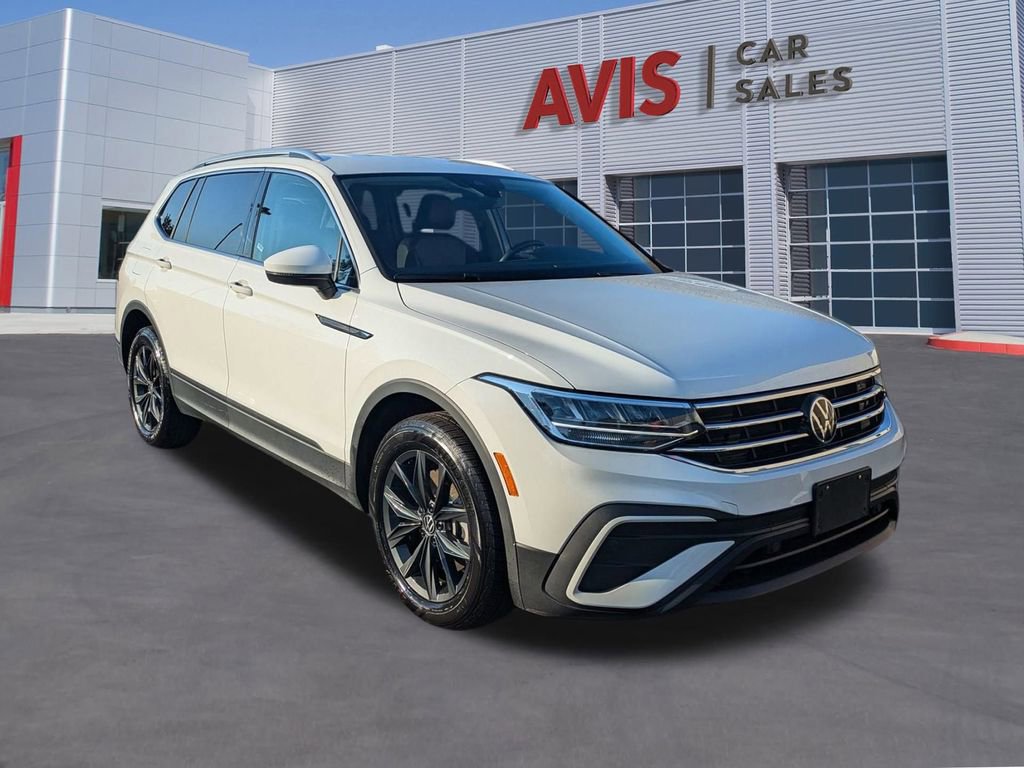 Used 2024 Volkswagen Tiguan SE image 3