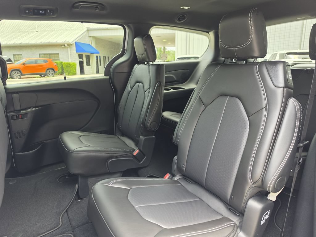 New 2027 Chrysler Pacifica Select w/ Family Tech Group FWD image 17