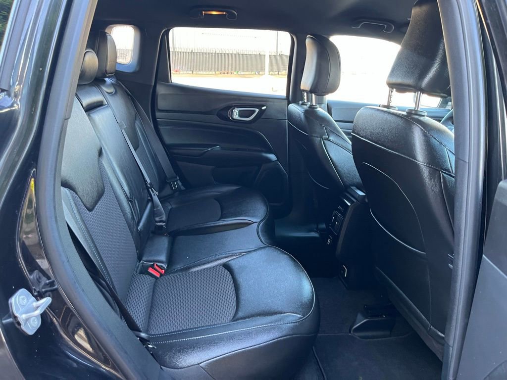 Used 2025 Jeep Compass Latitude w/ Altitude Special Edition image 15