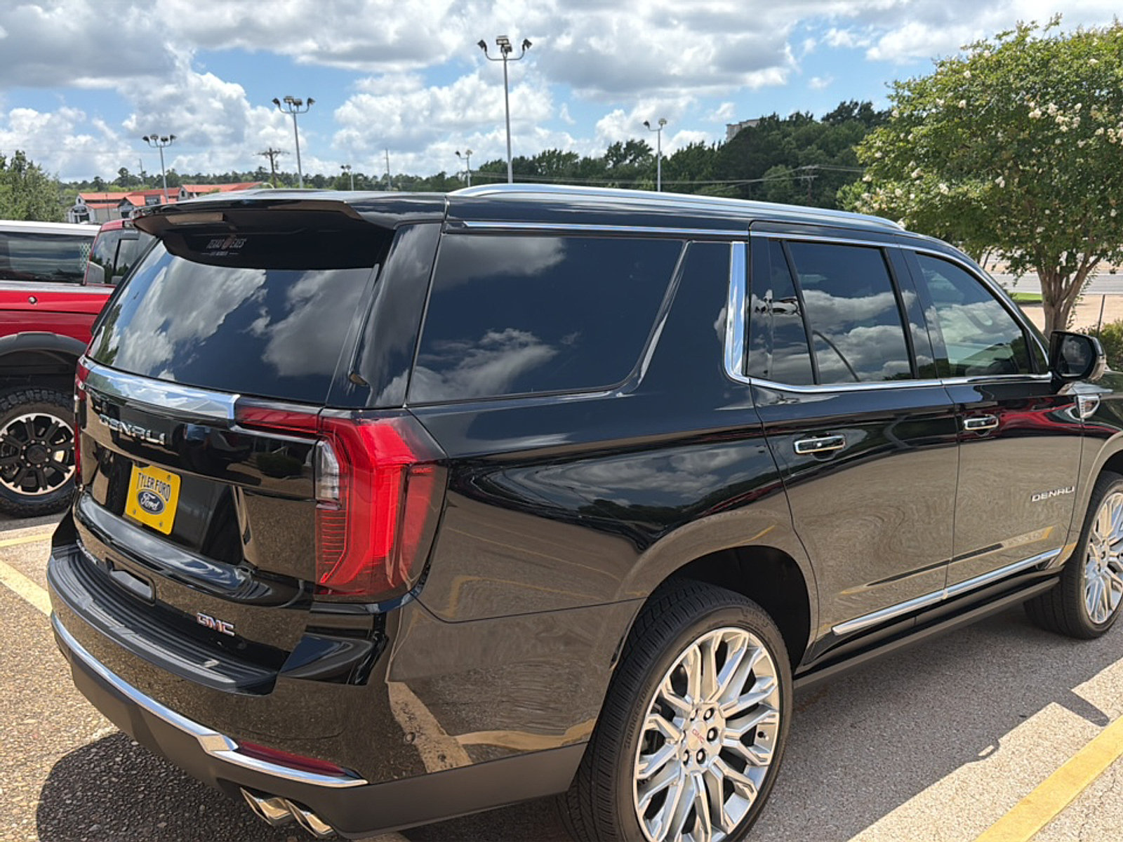 Used 2026 GMC Yukon Denali w/ Sun & Power Step Package AWD/4WD image 8