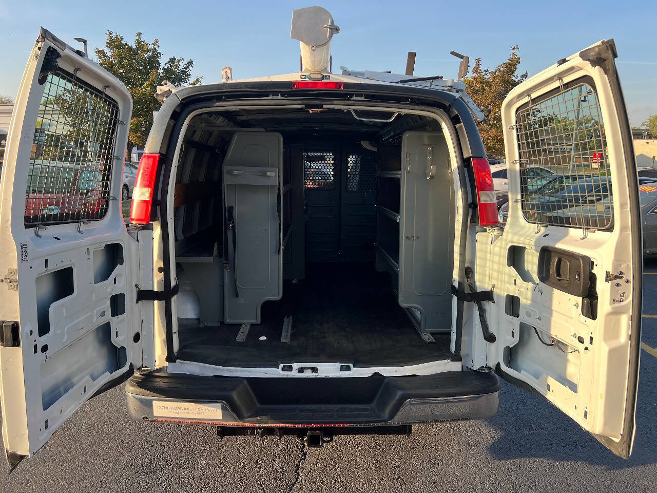 Used 2014 Chevrolet Express 2500 image 15