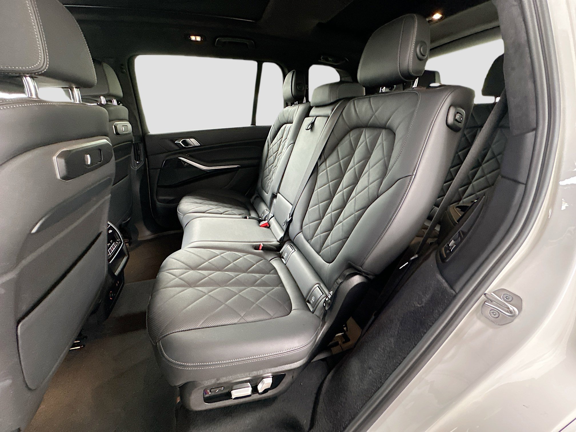 Certified 2023 BMW X7 xDrive40i w/ M Sport Package image 25