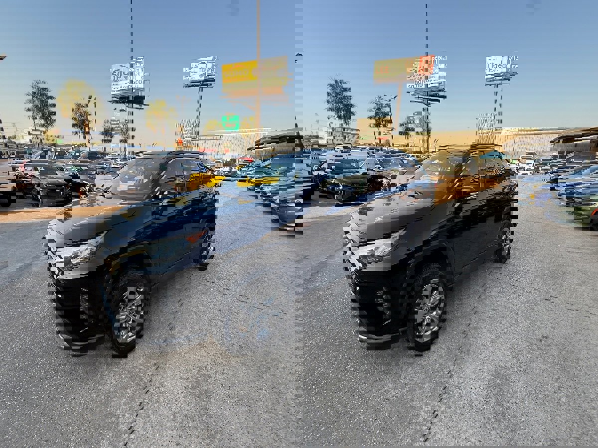 Used 2022 Toyota RAV4 XLE image 6
