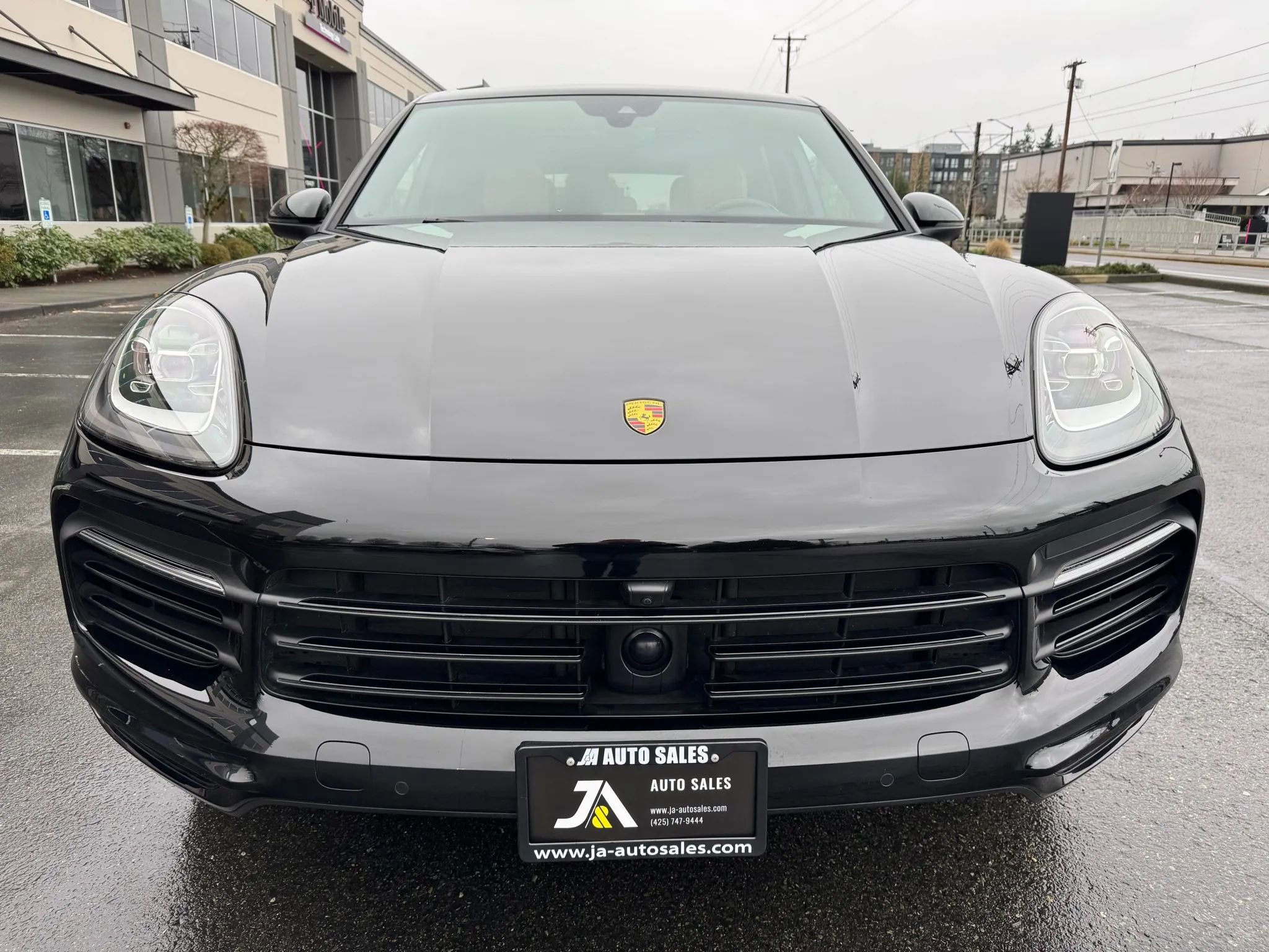 Used 2023 Porsche Cayenne w/ Sport Chrono Package (8LH) AWD/4WD image 3