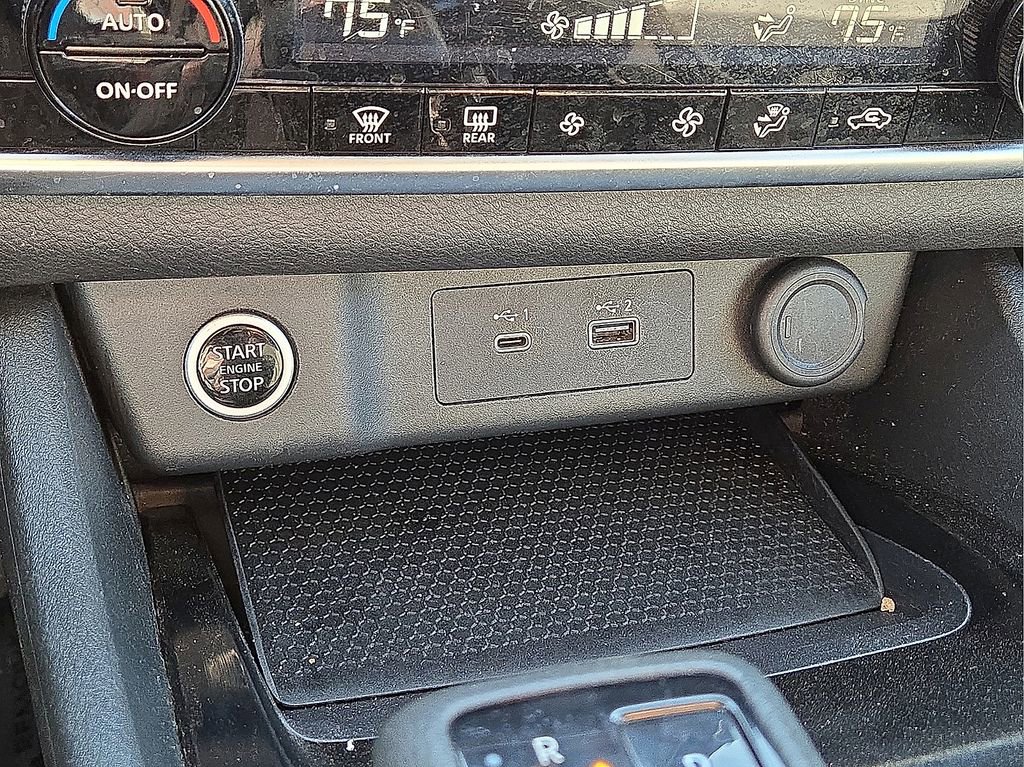 Used 2023 Nissan Rogue SV image 28