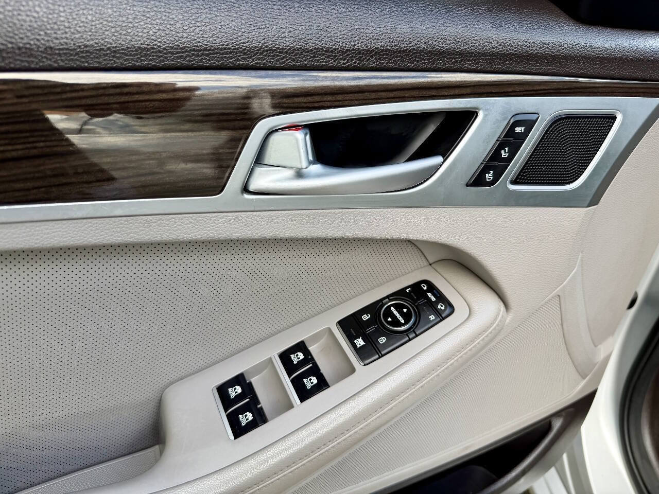 Used 2018 Genesis G80 3.8 AWD/4WD image 30