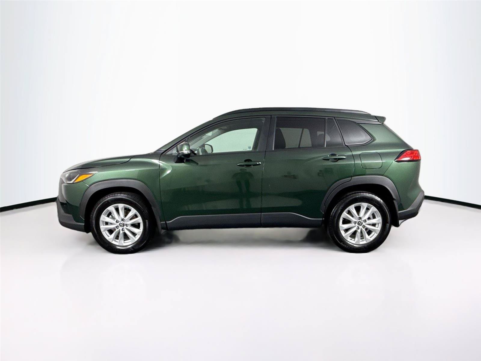 Certified 2024 Toyota Corolla Cross LE FWD image 13