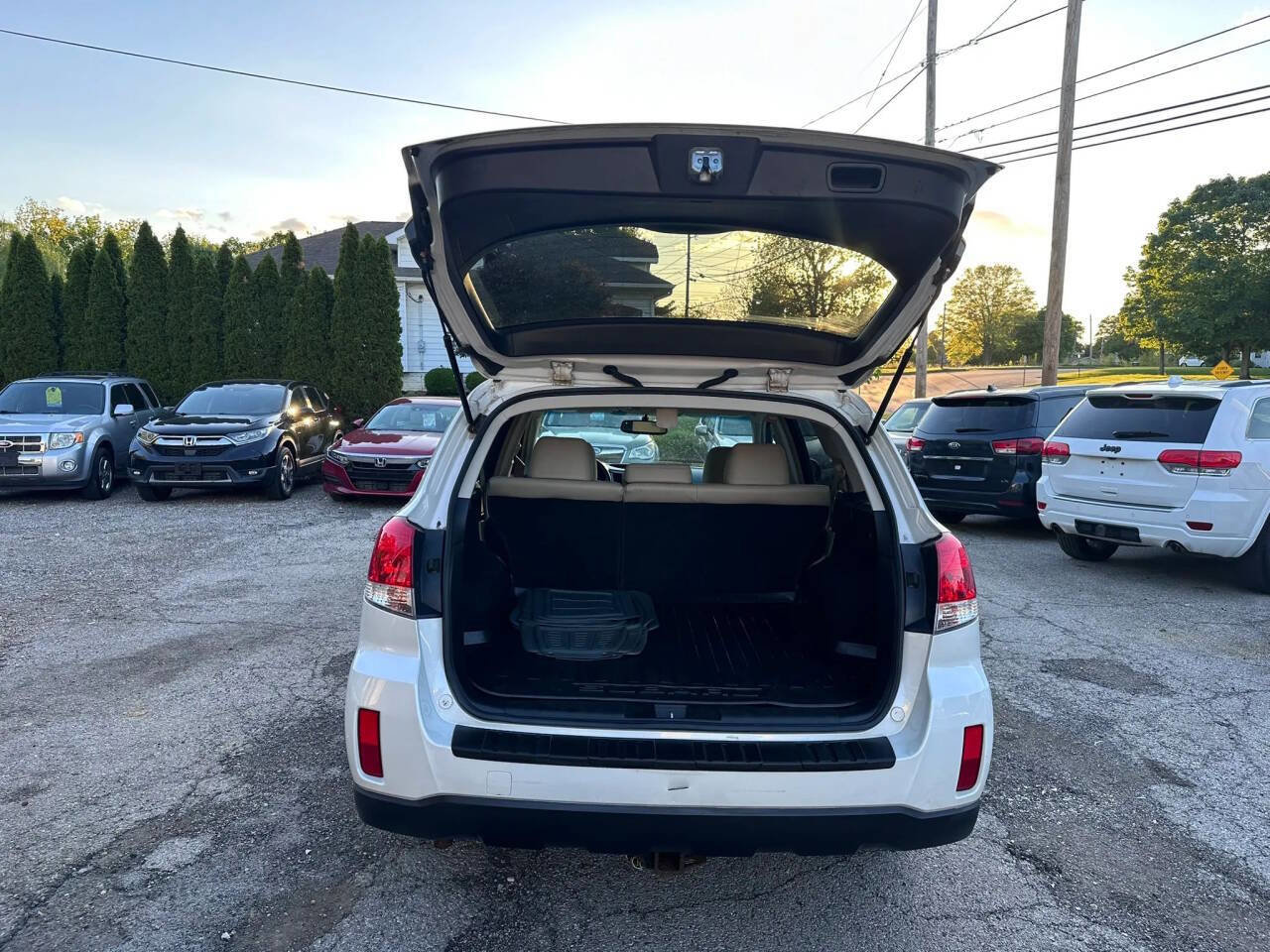 Used 2012 Subaru Outback 2.5i Limited w/ Moonroof Pkg AWD/4WD image 14