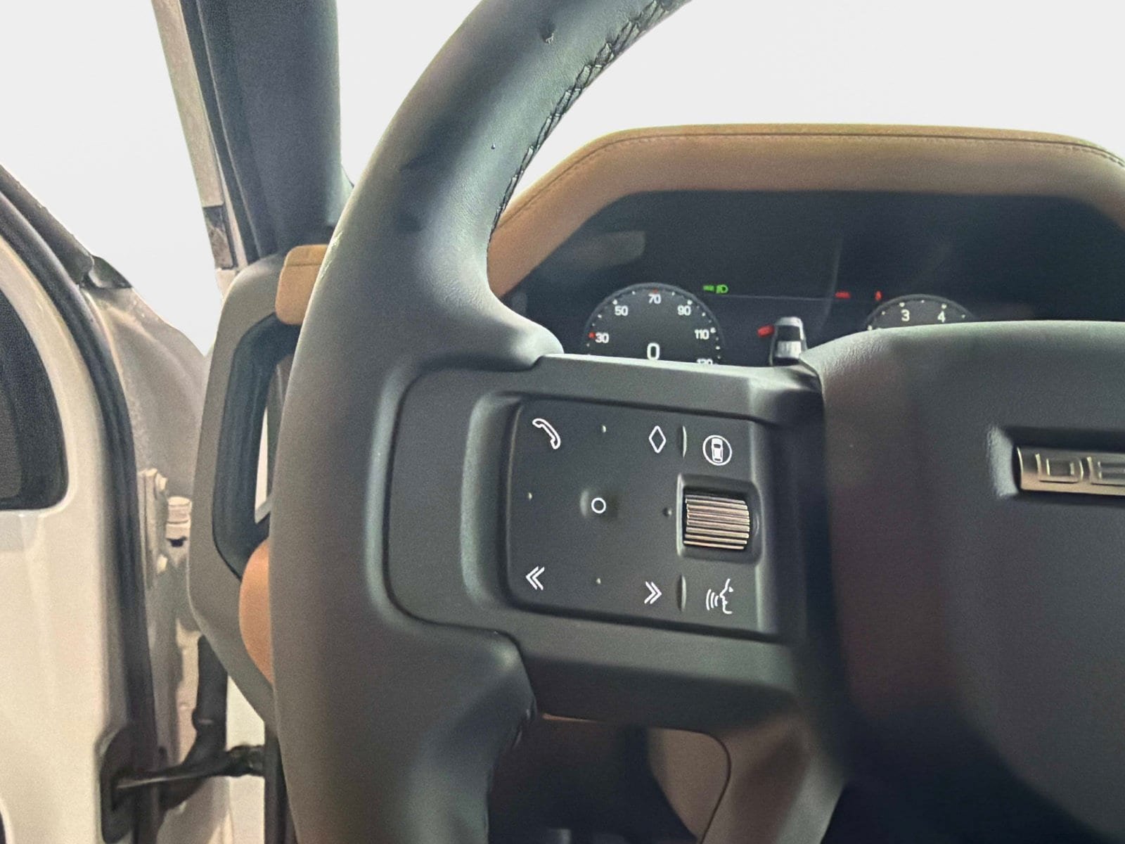 New 2026 Land Rover Defender 110 X-Dynamic SE AWD/4WD image 27