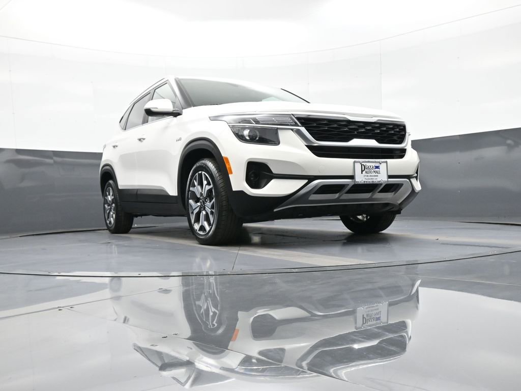 Certified 2022 Kia Seltos EX image 28
