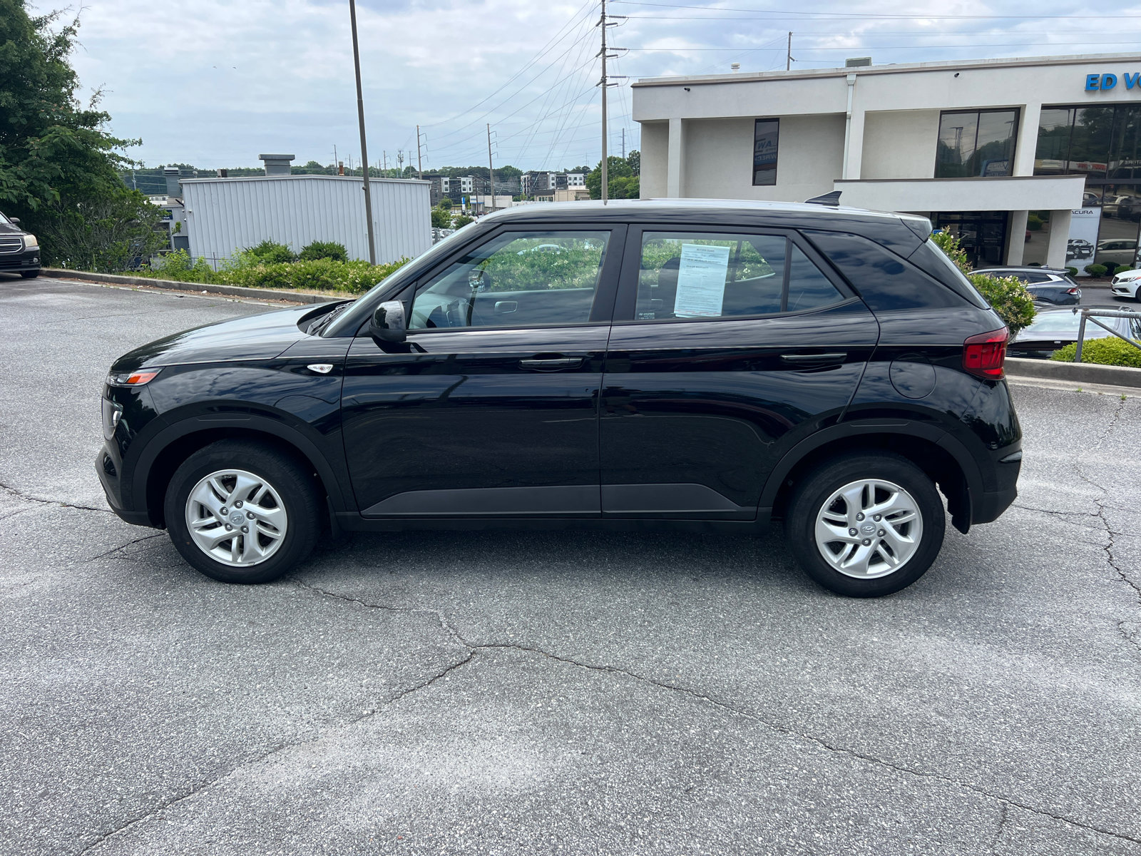 Certified 2022 Hyundai Venue SE FWD image 8