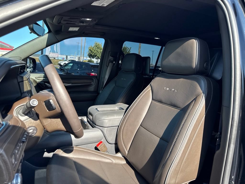 Used 2024 GMC Yukon Denali w/ Advanced Technology Package AWD/4WD image 14