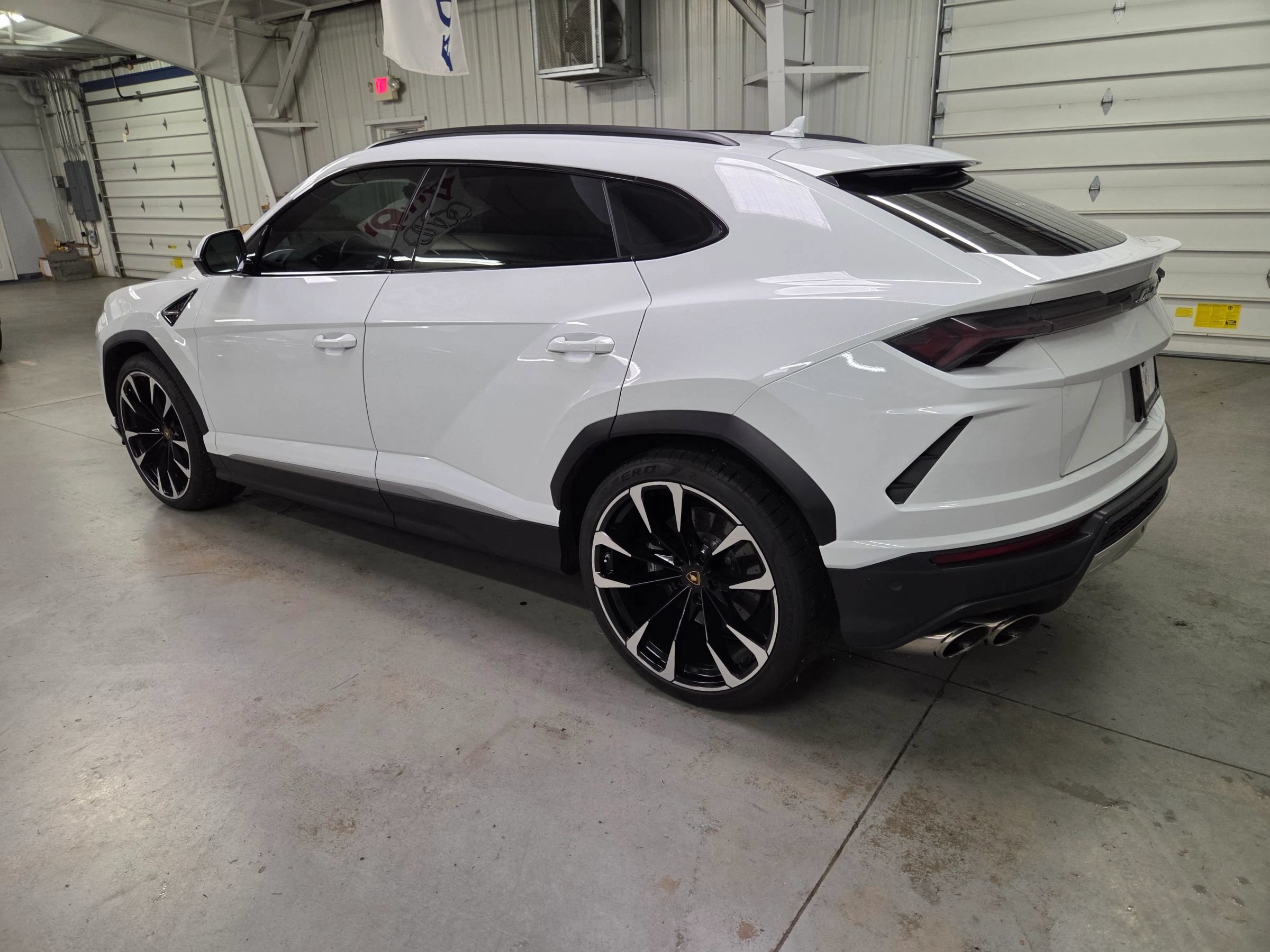 Used 2020 Lamborghini Urus AWD/4WD image 4