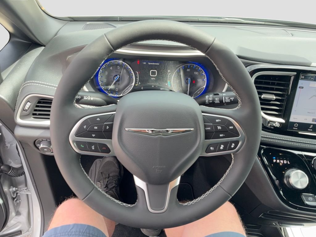 New 2026 Chrysler Pacifica Select AWD/4WD image 11