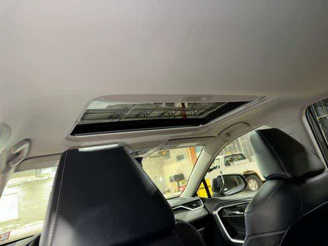 Used 2019 Toyota RAV4 Limited w/ Carpet Mat Package AWD/4WD image 25