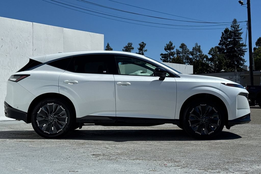 Certified 2025 Nissan Murano Platinum w/ Cargo Package AWD/4WD image 2