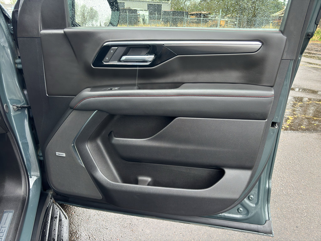 Used 2025 Chevrolet Tahoe RST w/ RST Performance Edition image 12