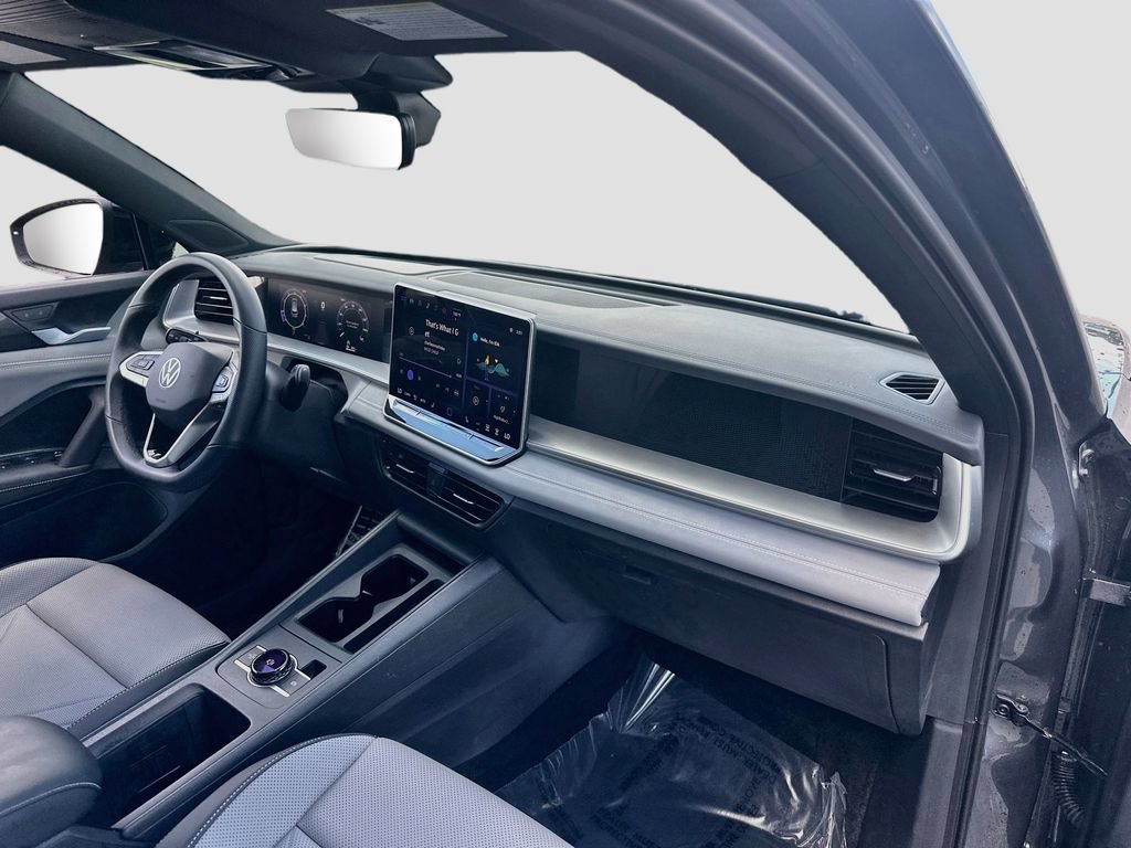 Used 2025 Volkswagen Tiguan SE R-Line FWD image 25