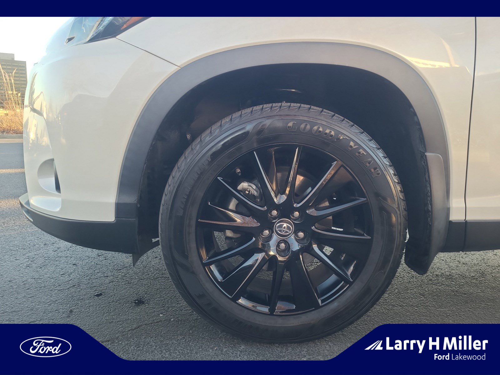 Used 2019 Toyota Highlander SE image 26