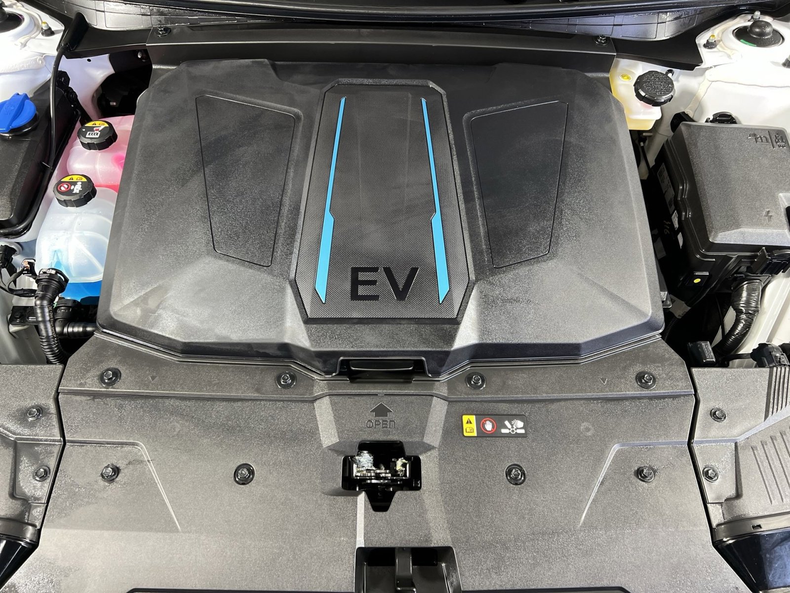 Used 2023 Hyundai Ioniq 5 SE w/ Cargo Package image 27