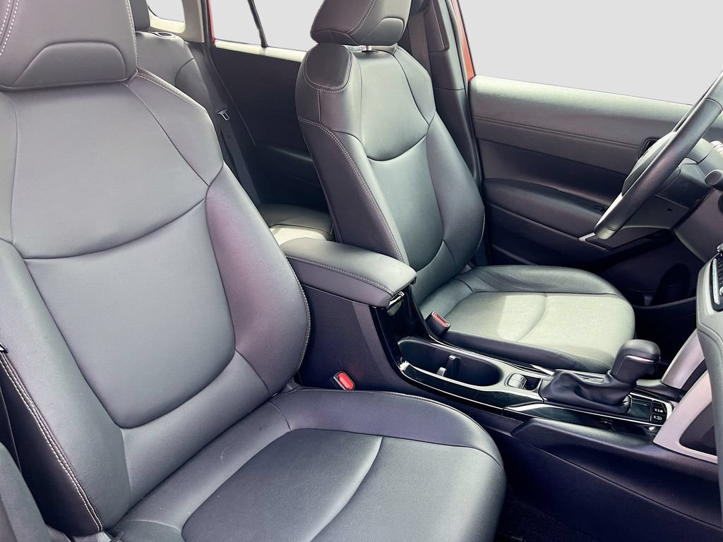Used 2024 Toyota Corolla Cross XLE w/ Convenience Package FWD image 28