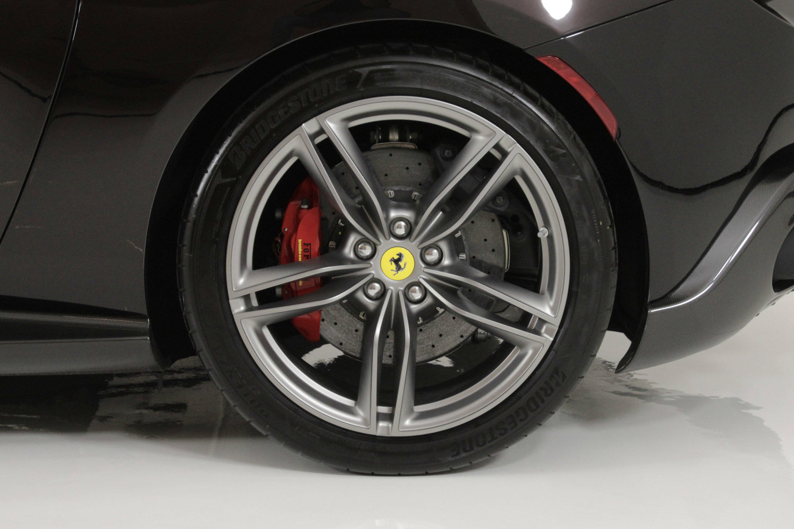 Certified 2024 Ferrari Roma Spider RWD image 25