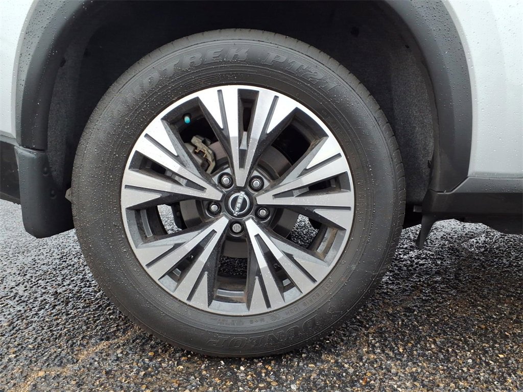 Used 2023 Nissan Rogue SV image 19