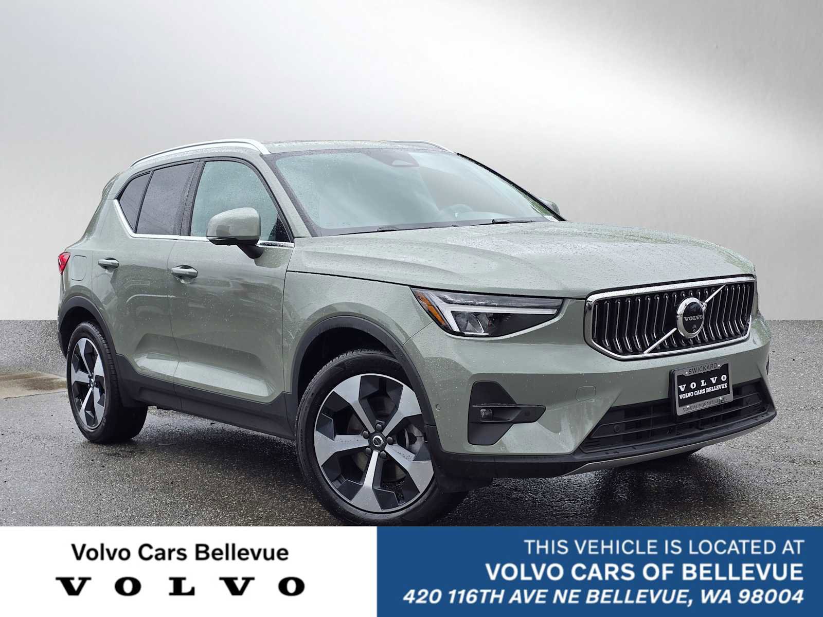 Certified 2025 Volvo XC40 B5 Plus AWD/4WD image 1
