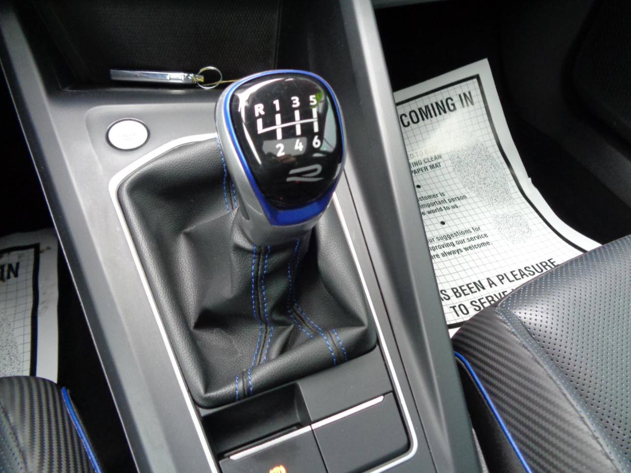 Used 2022 Volkswagen Golf R image 12