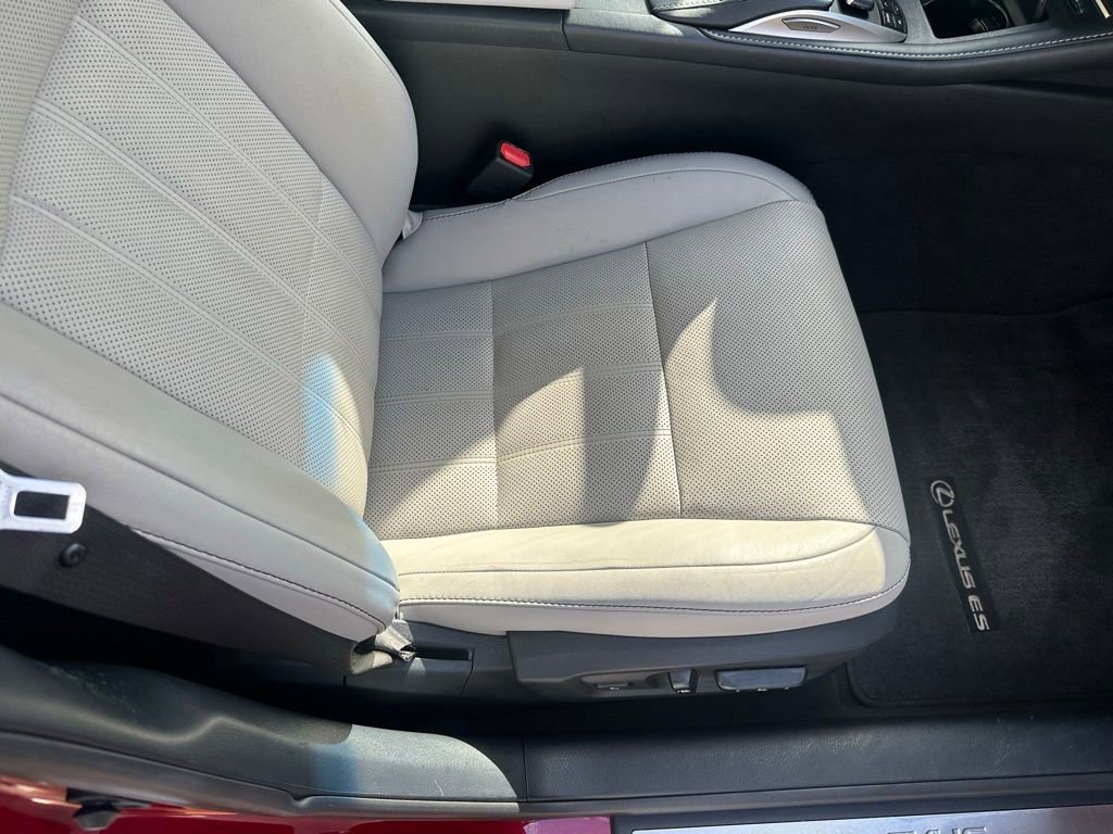 Used 2017 Lexus ES 300h image 18
