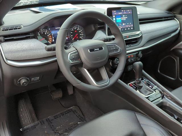 Used 2025 Jeep Compass Latitude image 10