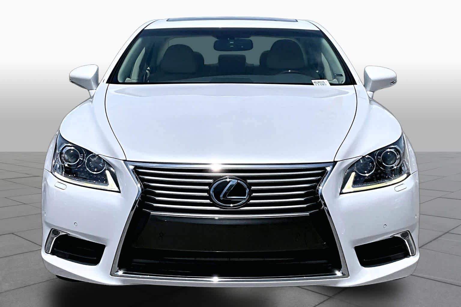 Used 2017 Lexus LS 460 w/ Comfort Package RWD image 4