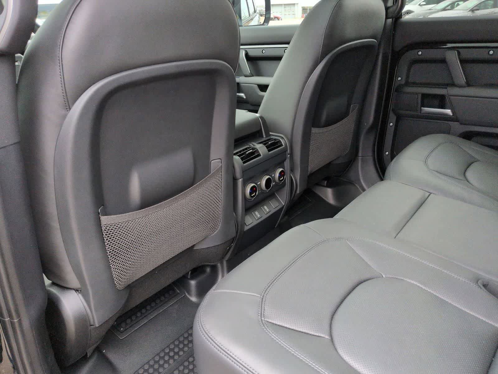 New 2026 Land Rover Defender 110 X-Dynamic SE AWD/4WD image 18