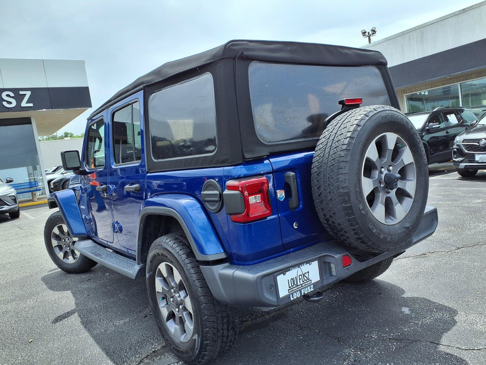 Used 2018 Jeep Wrangler Unlimited Sahara AWD/4WD image 35