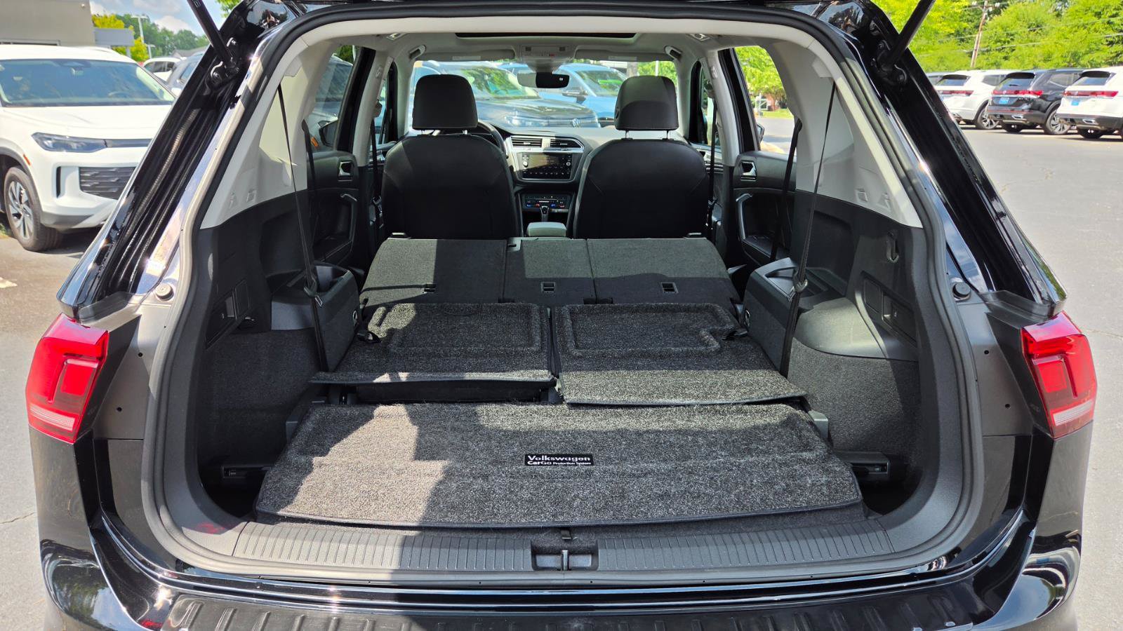 Certified 2023 Volkswagen Tiguan SE w/ Panoramic Sunroof Package FWD image 64