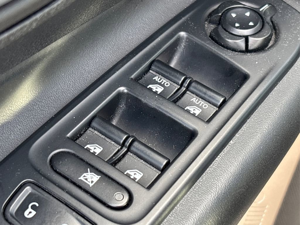 Used 2016 Jeep Renegade Limited image 32