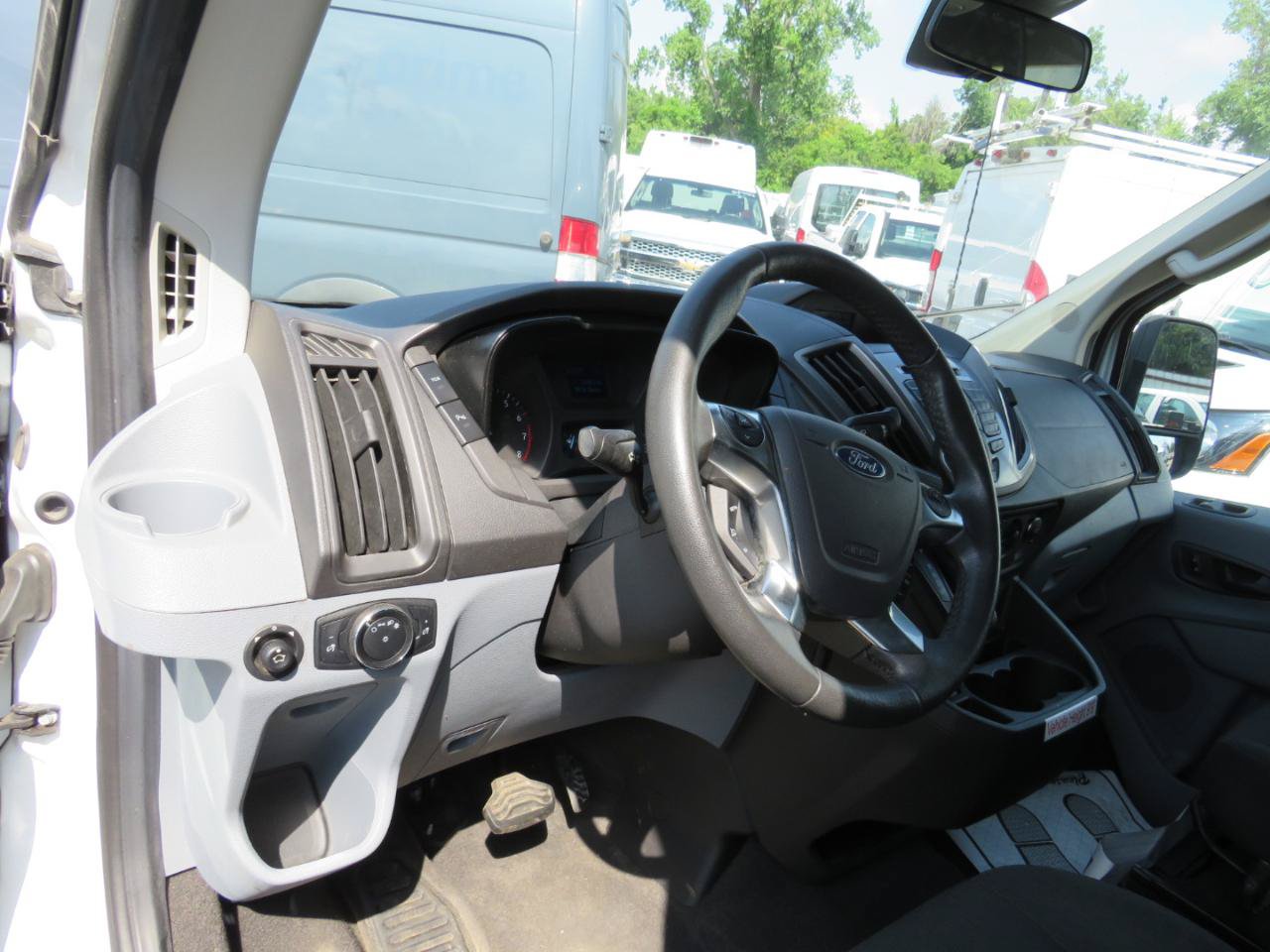 Used 2015 Ford Transit 150 XLT RWD image 7