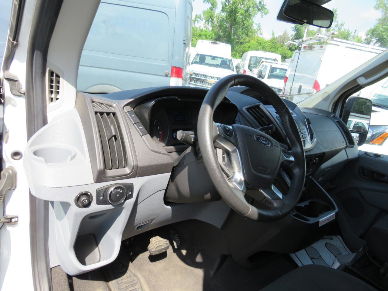 Used 2015 Ford Transit 150 XLT RWD image 7