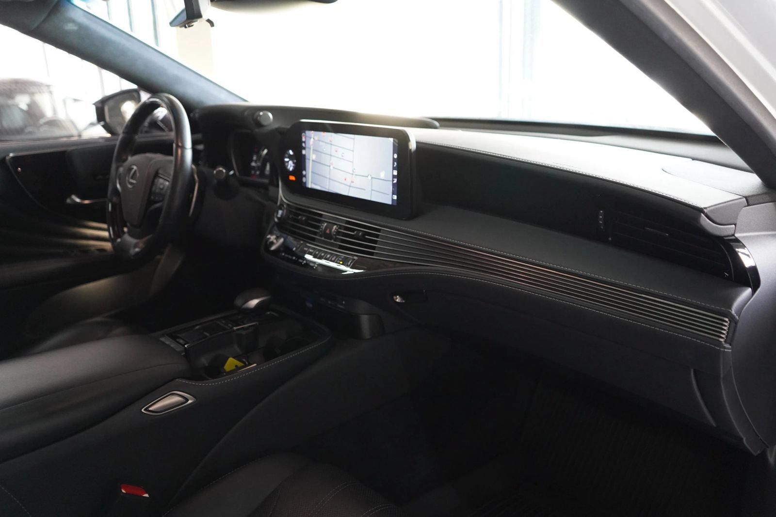 Used 2022 Lexus LS 500 w/ Luxury Package RWD image 18