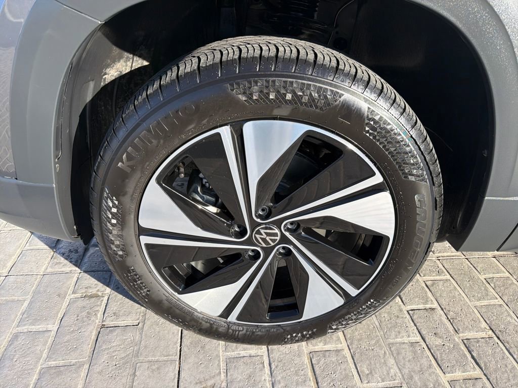 Certified 2023 Volkswagen Taos SE w/ Panoramic Sunroof Package image 28